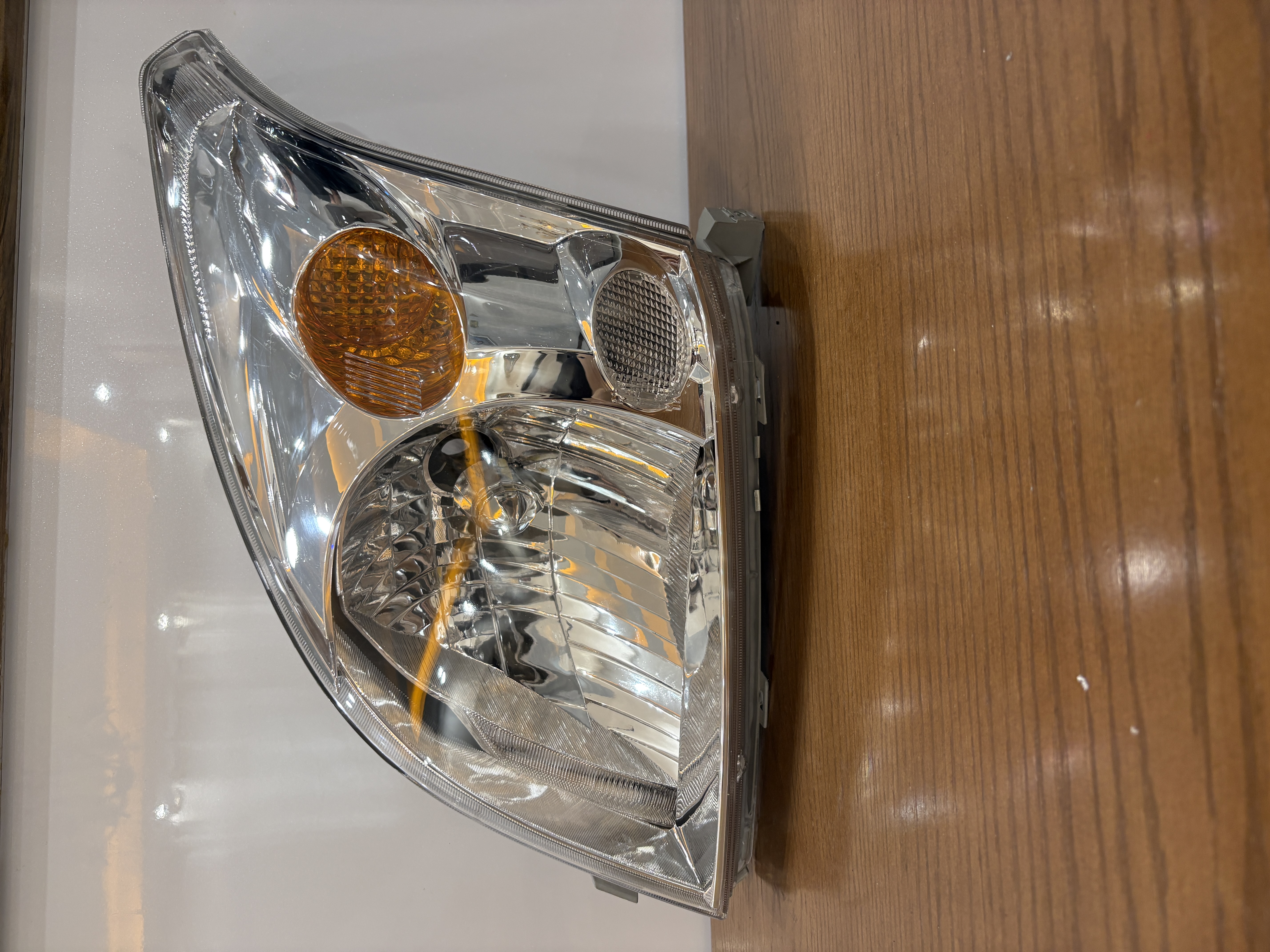 تصویر چراغ جلو پرادو چین 